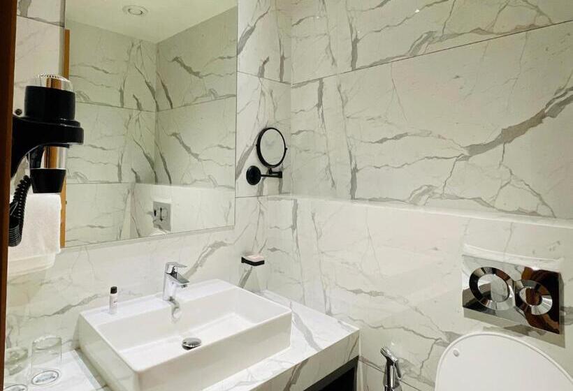 Deluxe Suite King Bed, The World Surat