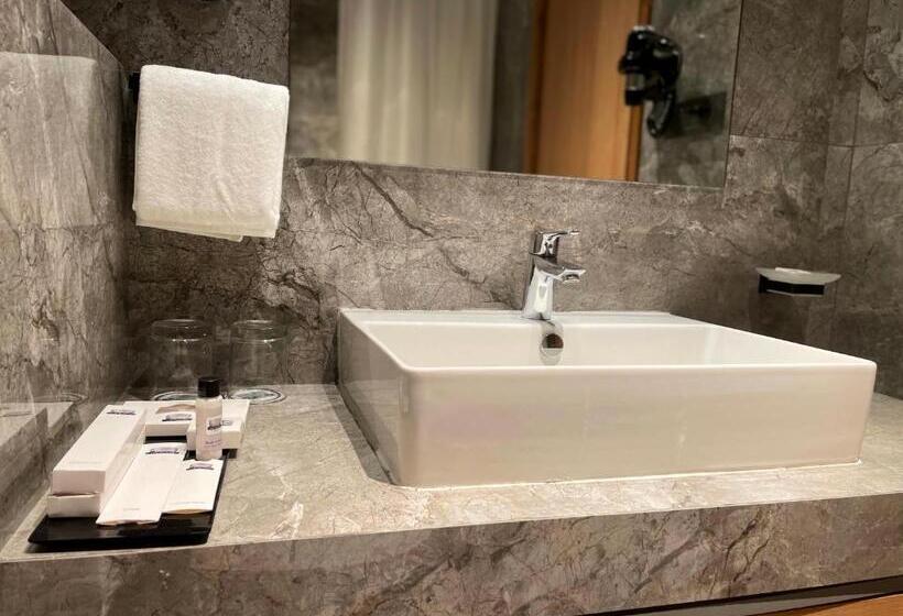 Deluxe Suite King Bed, The World Surat