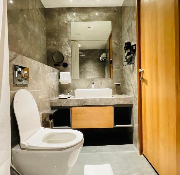 Deluxe Suite King Bed, The World Surat