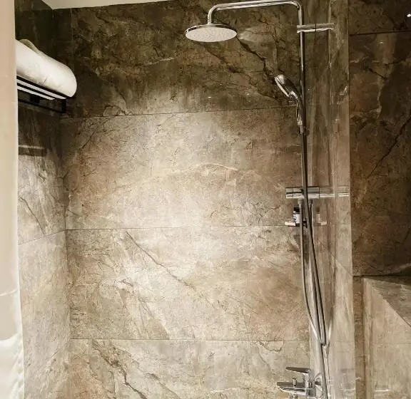 Executive-sviitti, The World Surat
