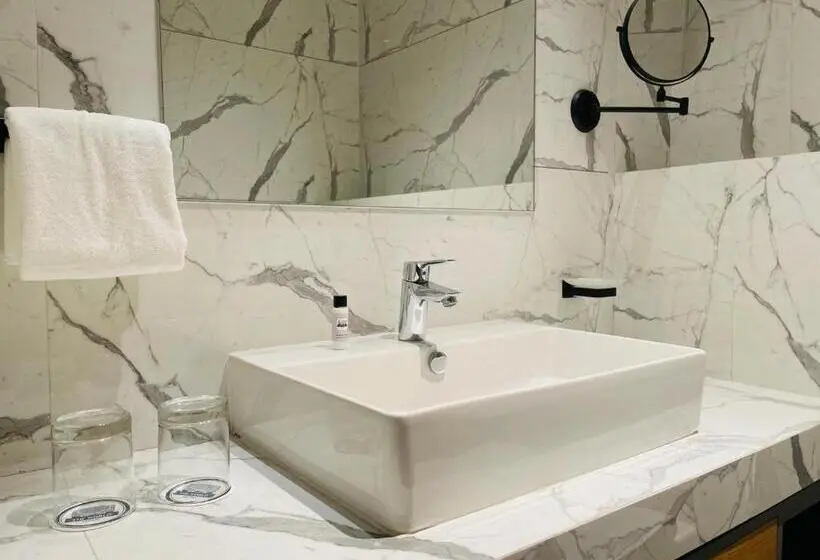 Executive-sviitti, The World Surat