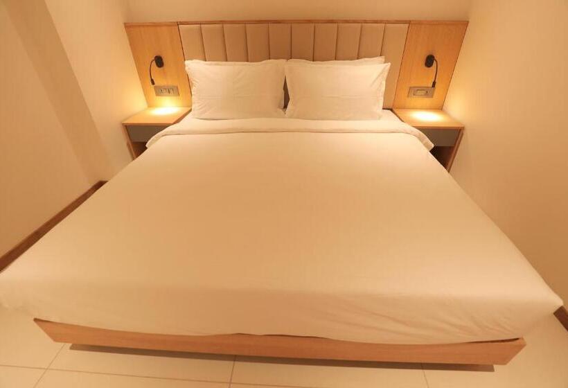 Executive Suite, The World Surat