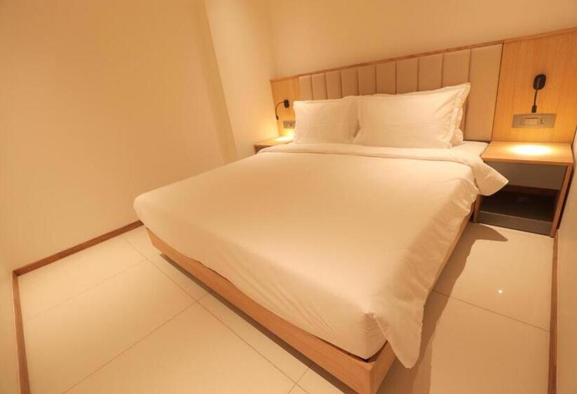 Executive Suite, The World Surat