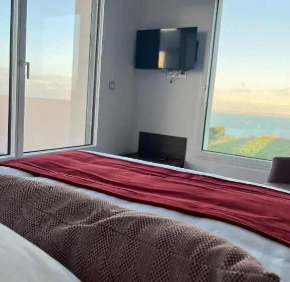 1 Bedroom Penthouse Apartment, Le Manoir Du Roselier