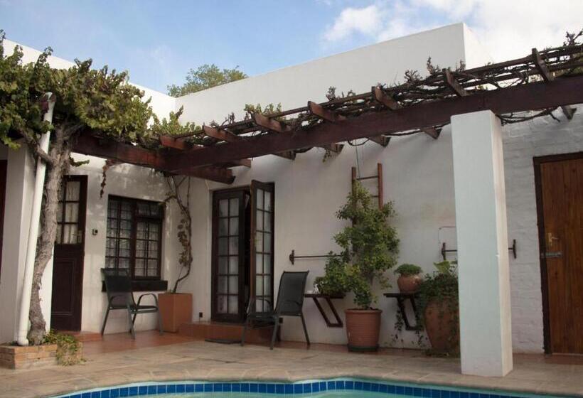 Номер Стандарт Вид на Бассейн, Linge Longa