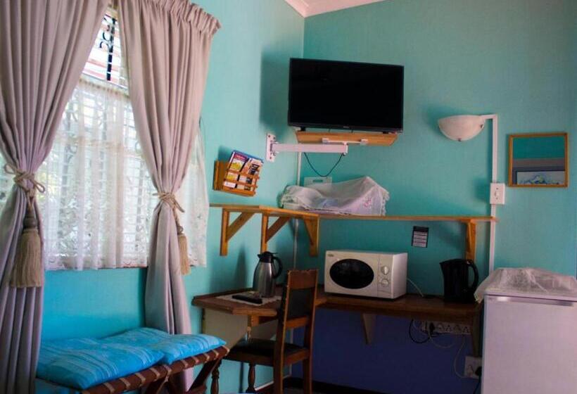 Номер Стандарт Вид на Бассейн, Linge Longa