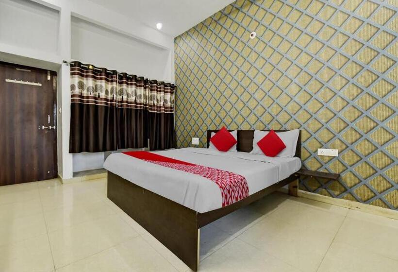 Pokój Trzyosobowy Klasyczny, Oyo Hotel Radhe