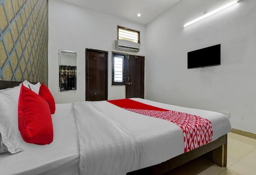 Pokój Trzyosobowy Klasyczny, Oyo Hotel Radhe