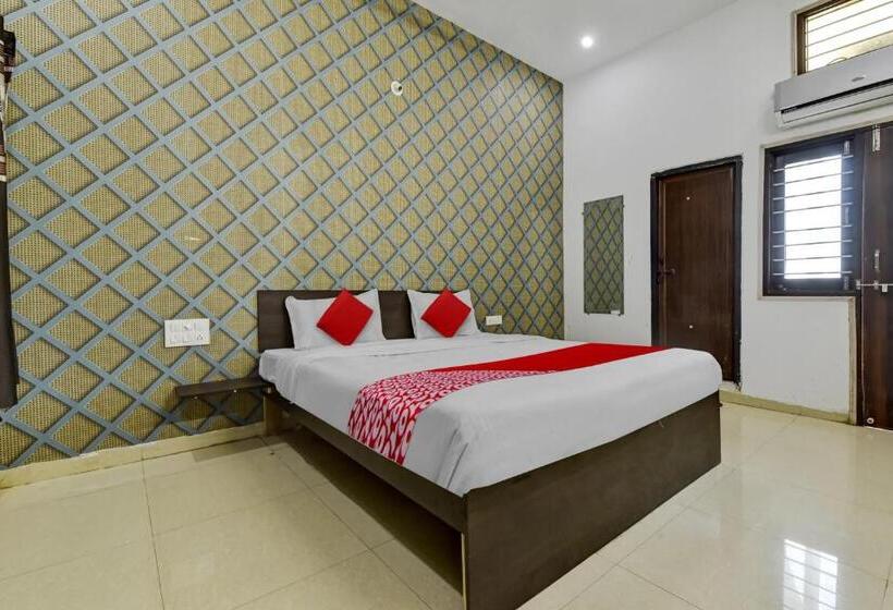 Pokój Trzyosobowy Klasyczny, Oyo Hotel Radhe