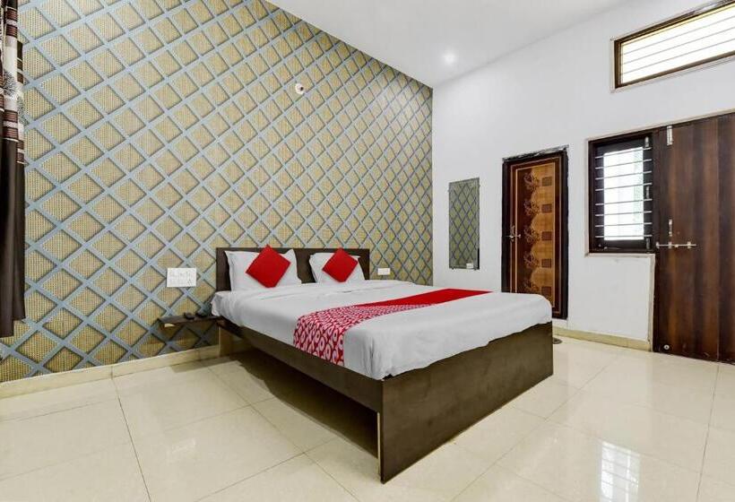 Pokój Trzyosobowy Klasyczny, Oyo Hotel Radhe