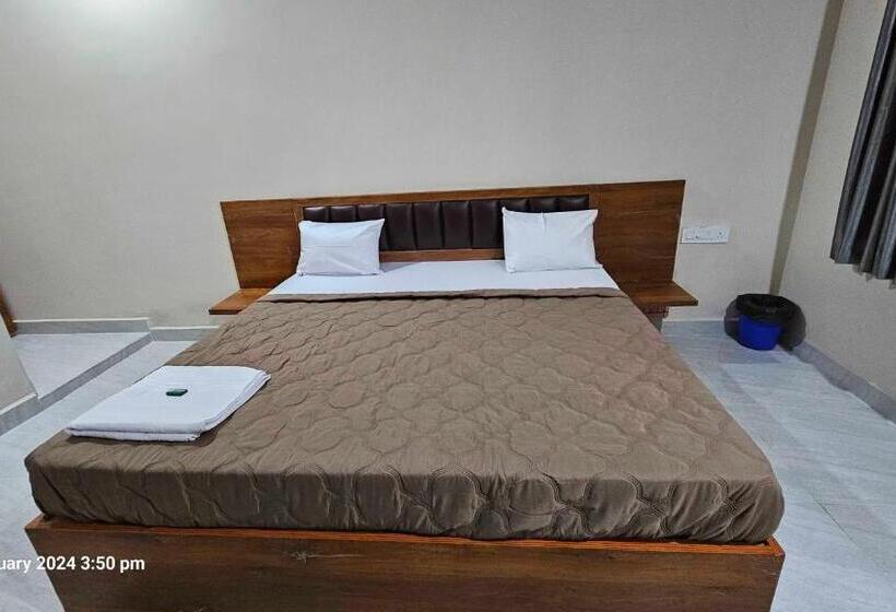 Трехместный Номер Классика, Oyo Hotel Vaidehi