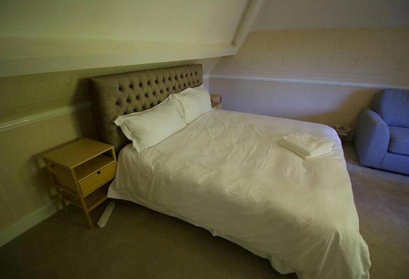 اتاق خانوادگی با چشم‌انداز باغ, Mossley Hill Retreat