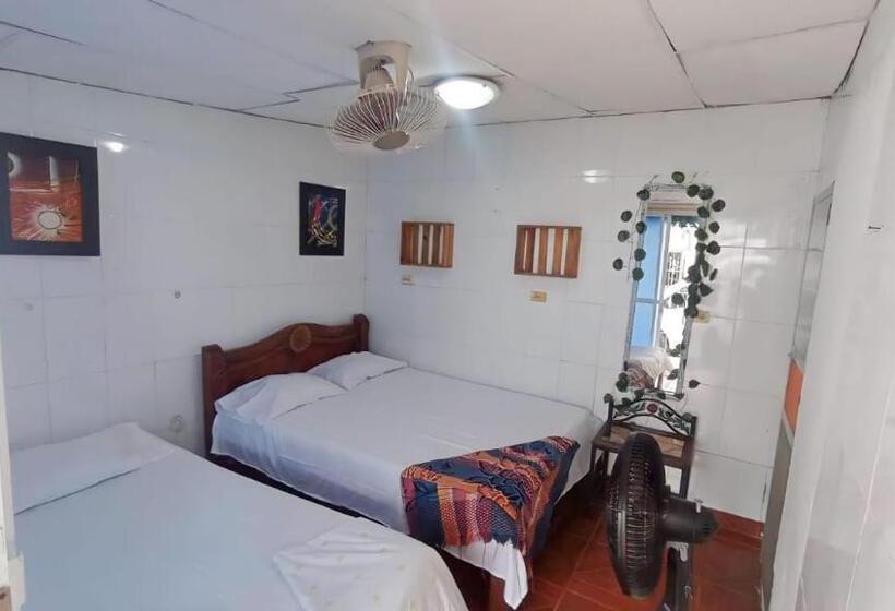 شقة غرفة واحدة, Habitación Hostal