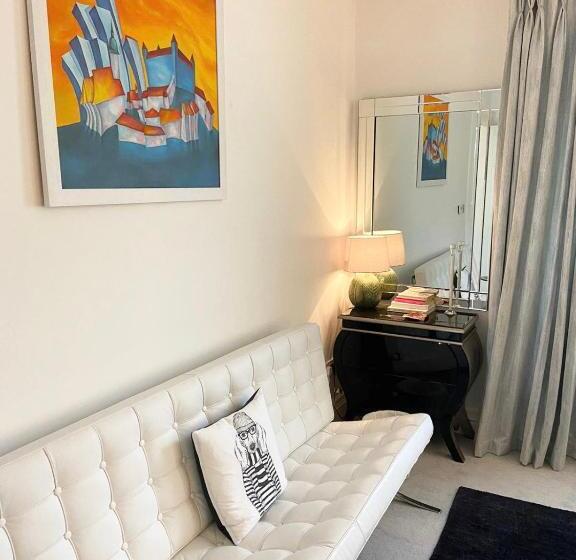 Номер Deluxe, Ten Beacon Hill