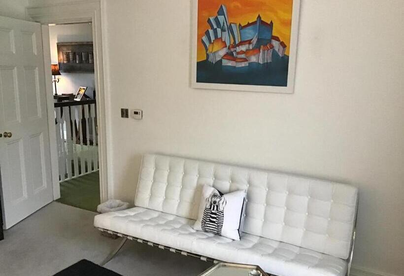 غرفة ديلوكس, Ten Beacon Hill