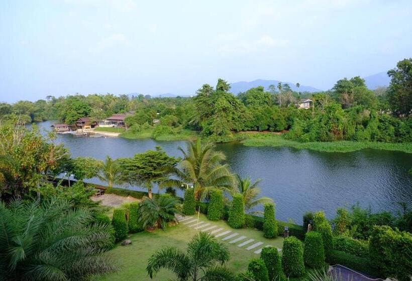 חדר סטנדרט עם מרפסת, Evergreen Resort Chanthaburi