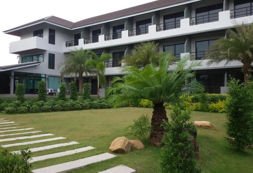 חדר סטנדרט עם מרפסת, Evergreen Resort Chanthaburi