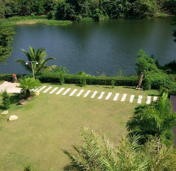 חדר סטנדרט עם מרפסת, Evergreen Resort Chanthaburi