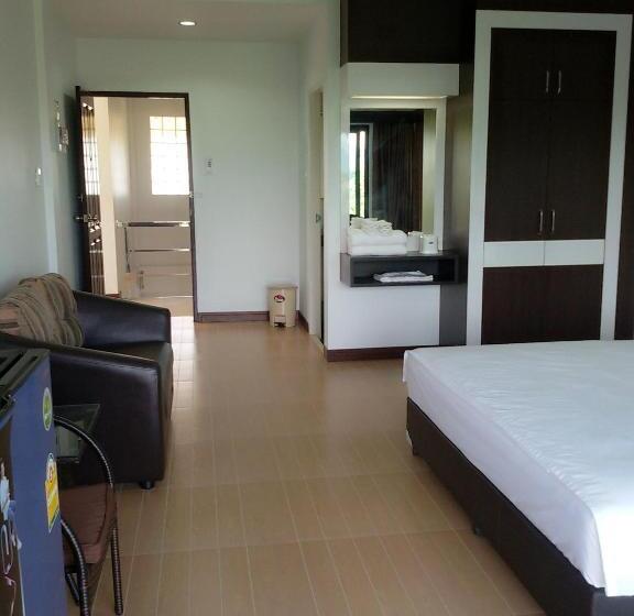 חדר סטנדרט עם מרפסת, Evergreen Resort Chanthaburi