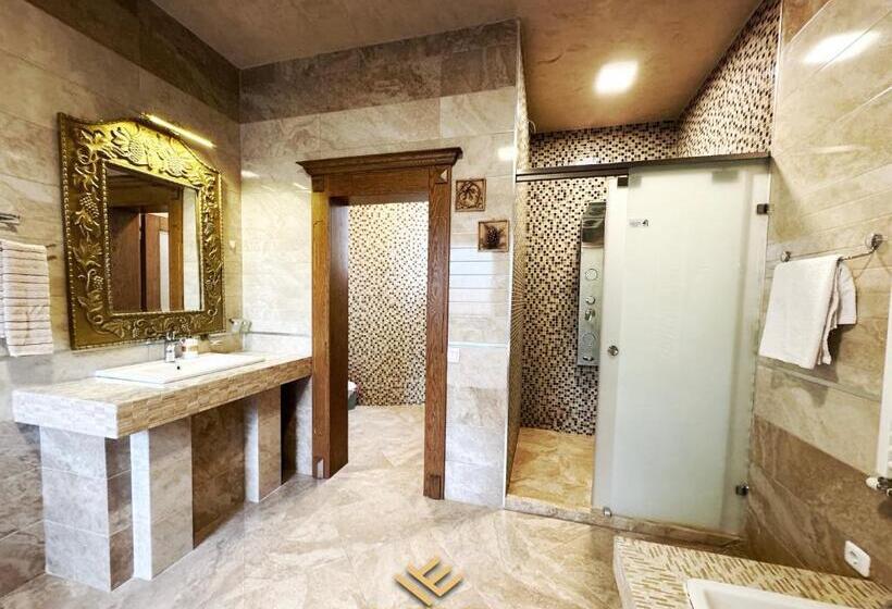 اتاق استاندارد با چشمانداز استخر, Era