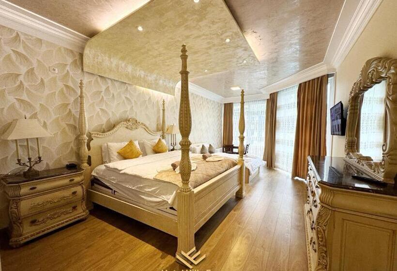 اتاق استاندارد با چشمانداز استخر, Era