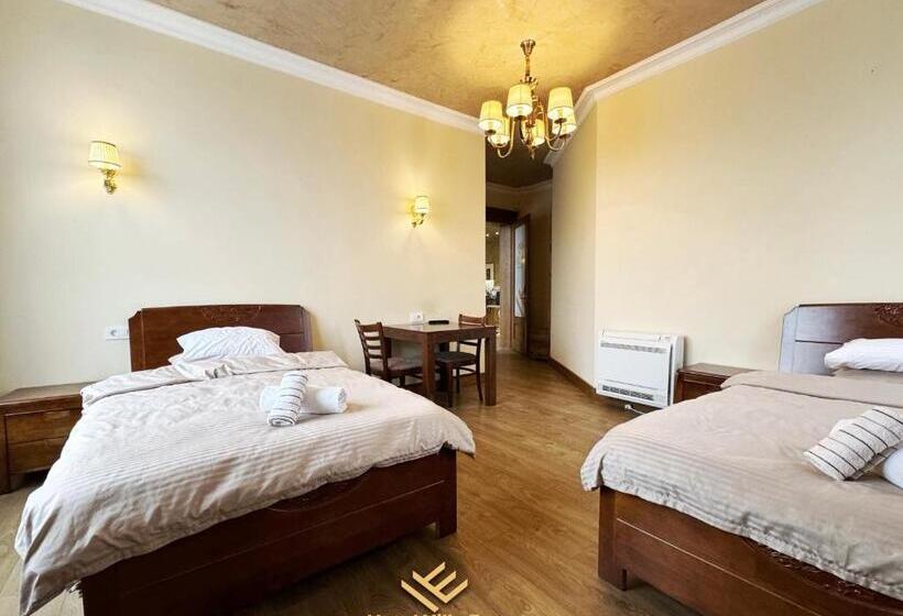 اتاق اکونومی, Era