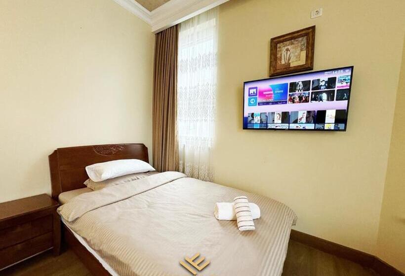 اتاق اکونومی, Era