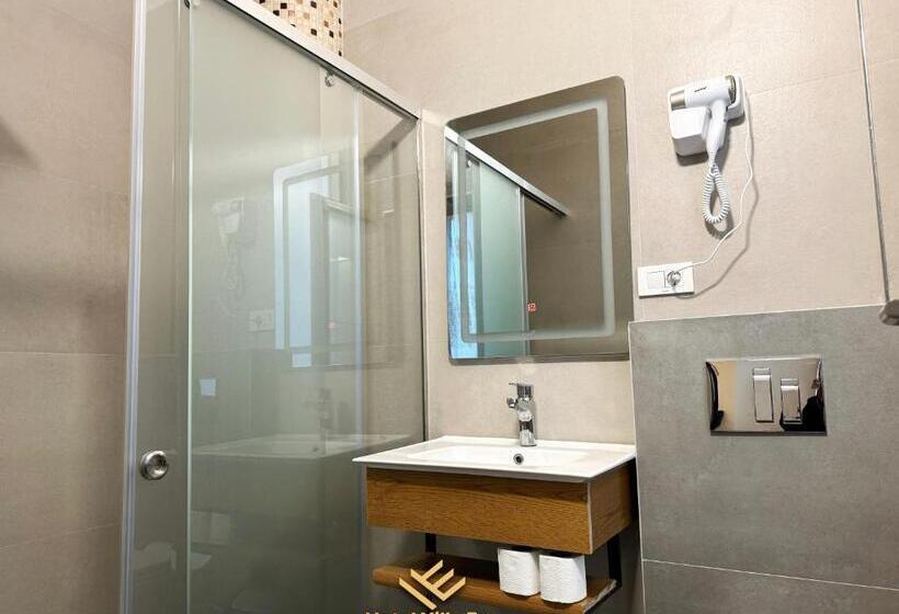 اتاق لوکس, Era