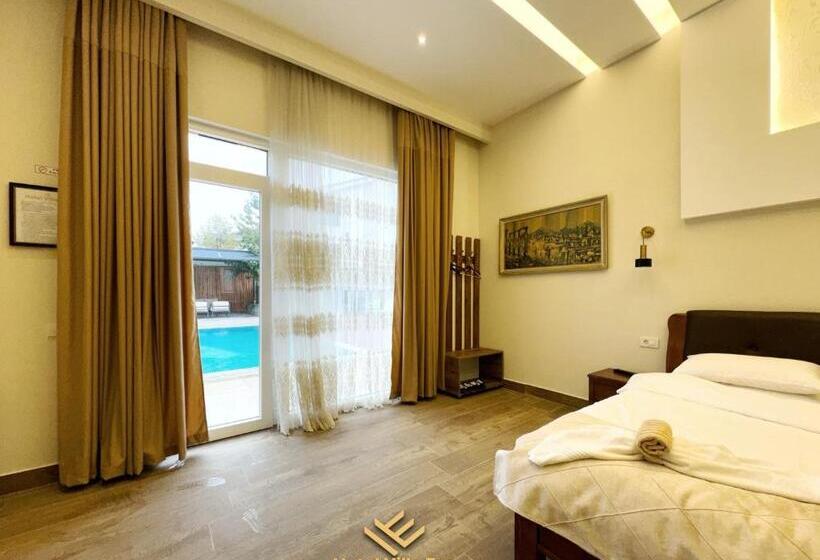 سوئیت با وان آب گرم, Era