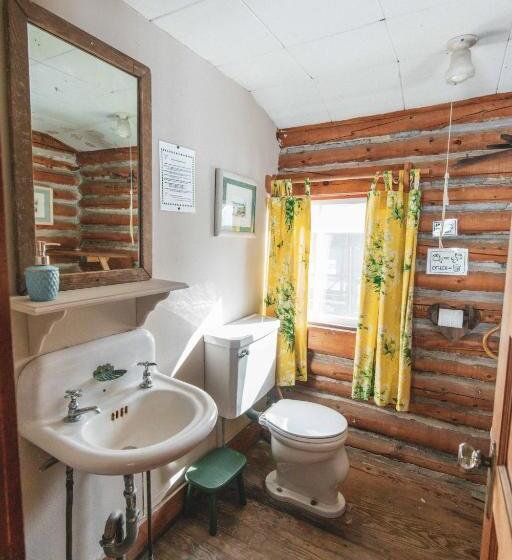 小型套房带阳台, Ogontz Rustic Resort