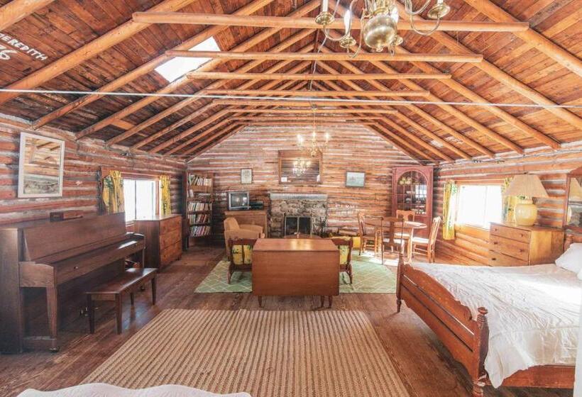 小型套房带阳台, Ogontz Rustic Resort