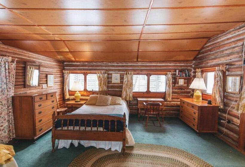 Suite with lake view, Ogontz Rustic Resort