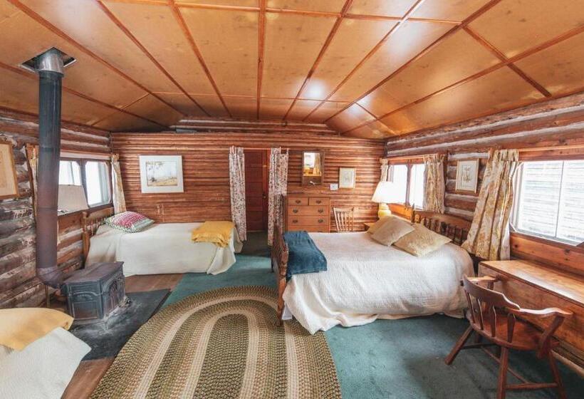 Suite with lake view, Ogontz Rustic Resort