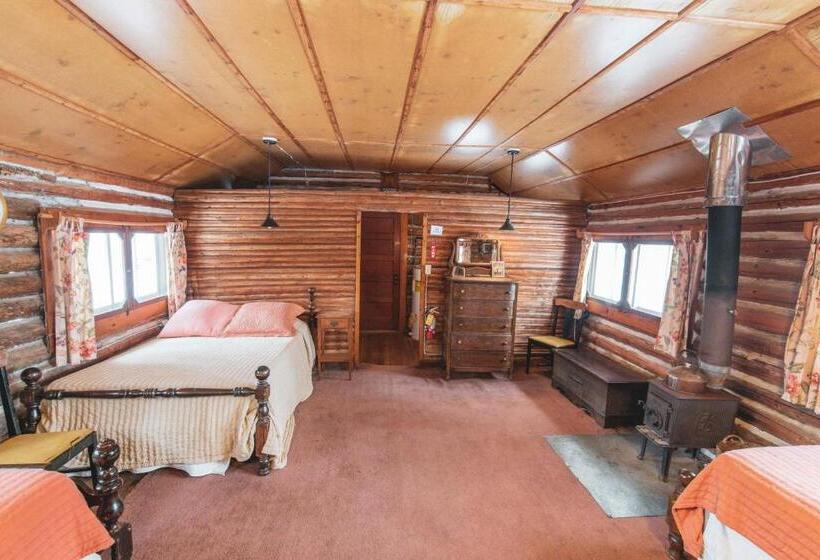 Suite with lake view, Ogontz Rustic Resort