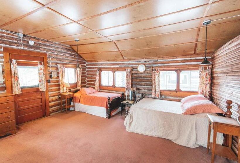 Suite with lake view, Ogontz Rustic Resort