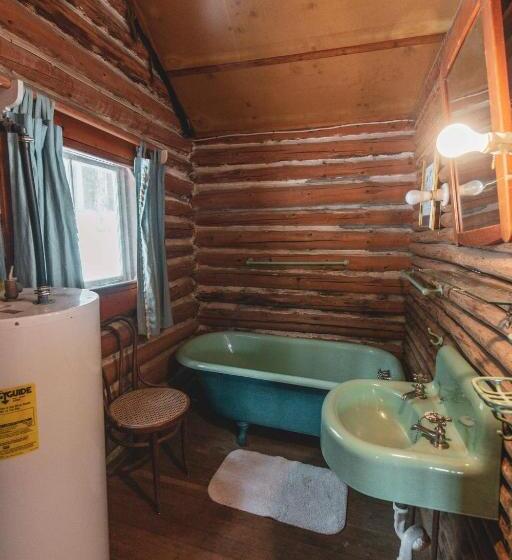 Suite with lake view, Ogontz Rustic Resort