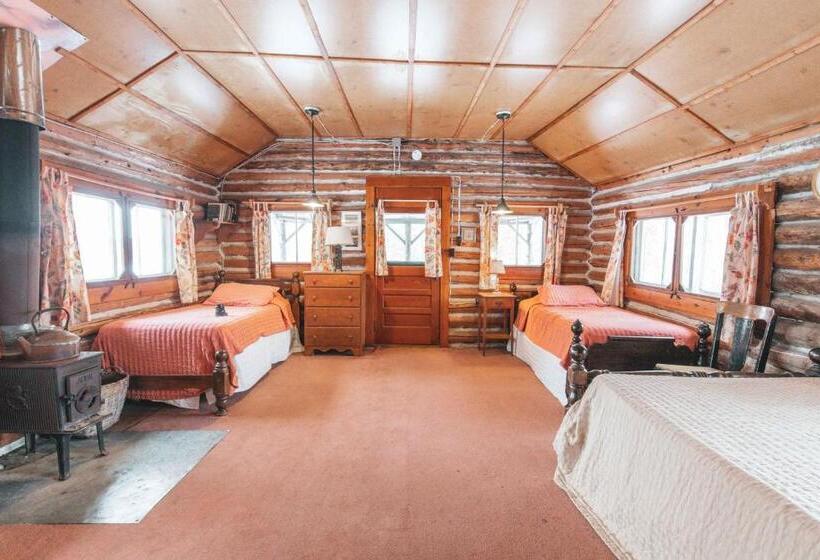 Suite with lake view, Ogontz Rustic Resort