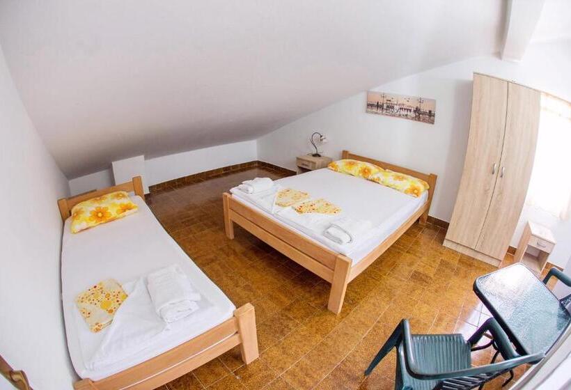 استودیوی استاندارد, Guest House Lotos