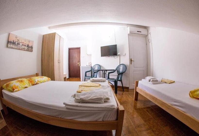 استودیوی استاندارد, Guest House Lotos