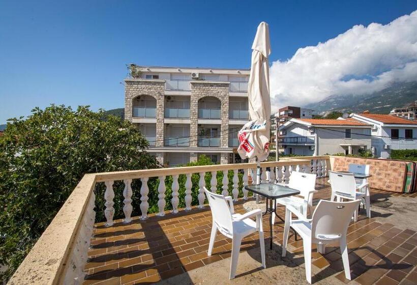 استودیوی استاندارد, Guest House Lotos