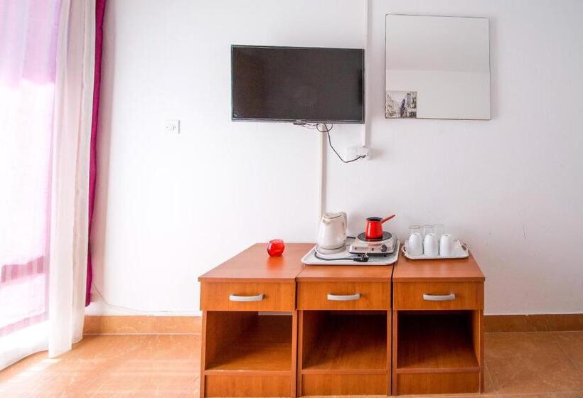 اتاق استاندارد سه نفره, Guest House Lotos