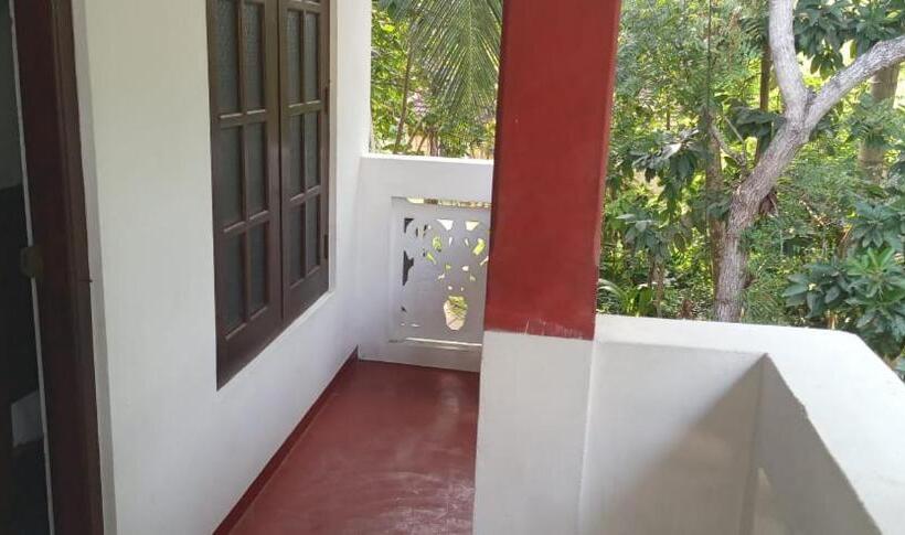 带阳台的豪华间, Sujith Guesthouse