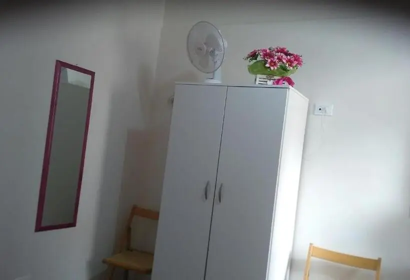 Standard-huone Jaettu Kylpyhuone, The Twins Rooms In Marettimo 1