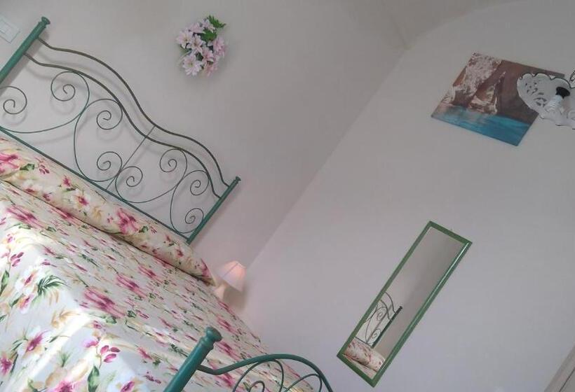 اتاق لوکس با بالکن و چشمانداز دریا, The Twins Rooms In Marettimo 1