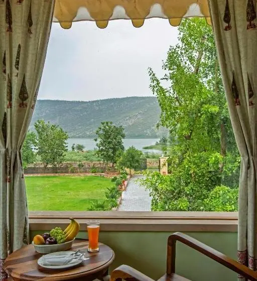 Suite with lake view, Ratan Villas Sariska