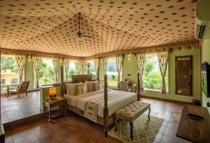 Suite with lake view, Ratan Villas Sariska