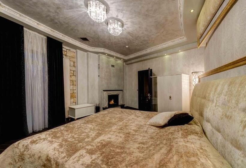 חדר דלוקס לשלושה, Chateau Rond Boutique Hotel & Spa