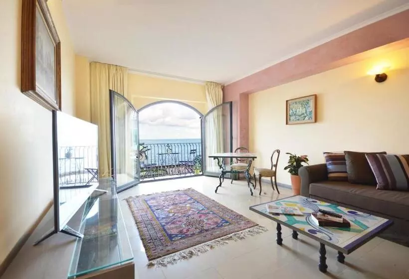 سوییت سوپریور با چشم‌انداز دریا, Mar Dei Poeti   Luxury Suites