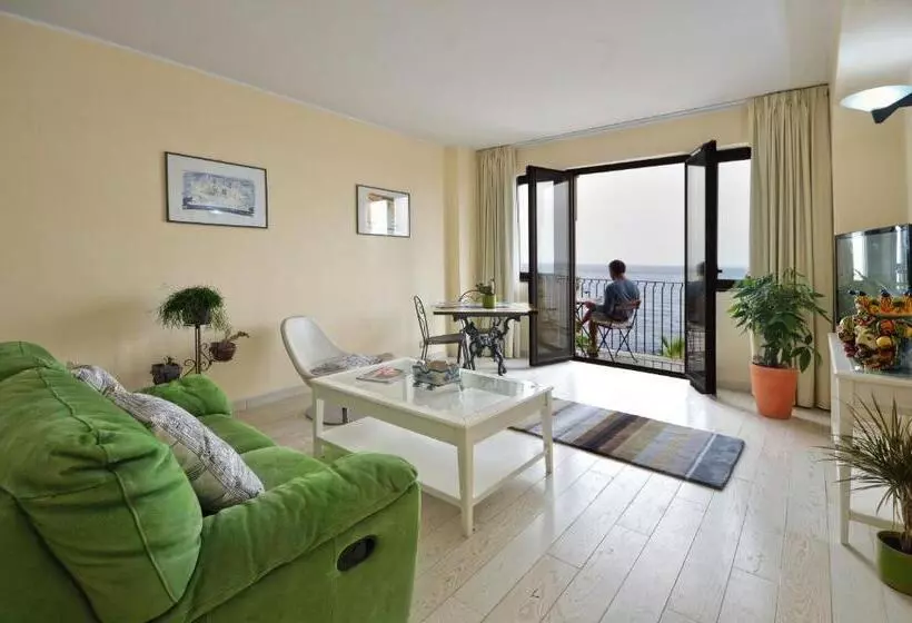 سوییت سوپریور با چشم‌انداز دریا, Mar Dei Poeti   Luxury Suites