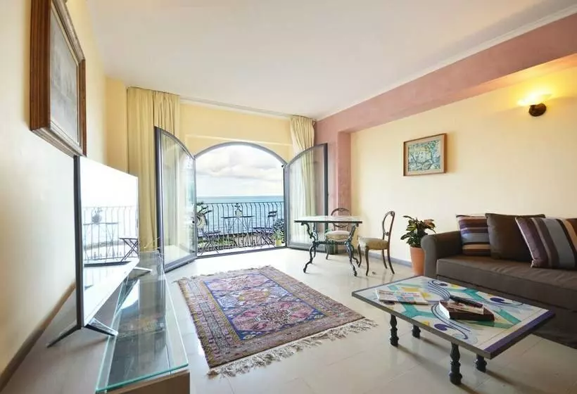 سوییت سوپریور با چشم‌انداز دریا, Mar Dei Poeti   Luxury Suites
